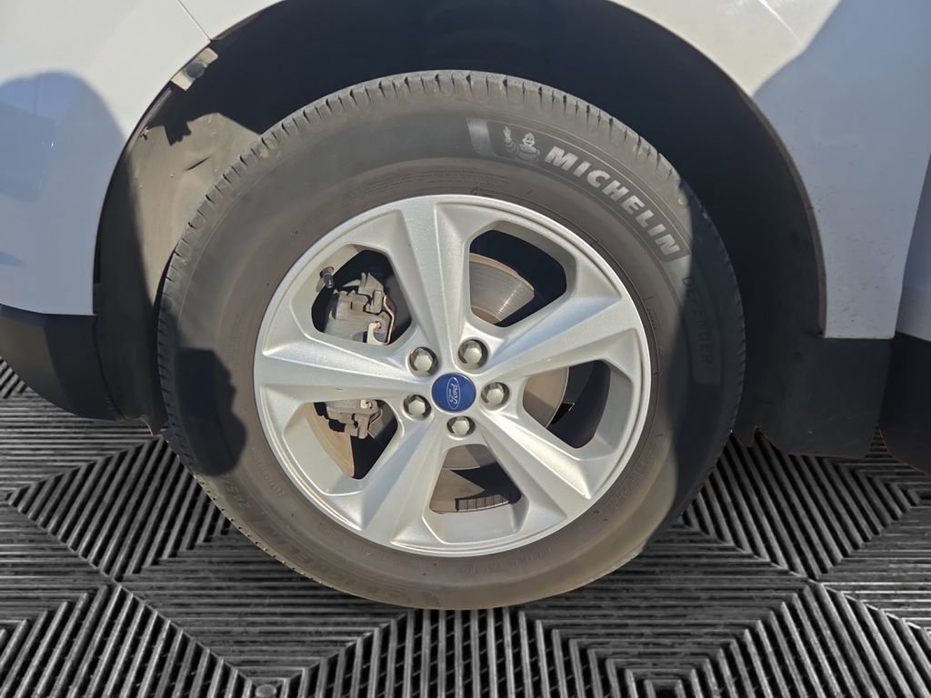 Used 2015 Ford Edge SE image 14