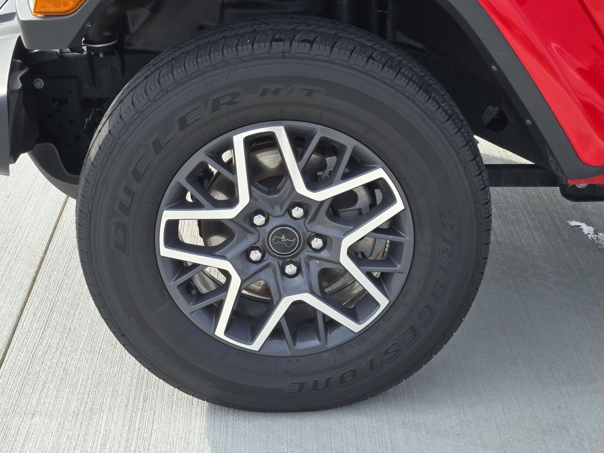 Used 2025 Jeep Wrangler Sahara AWD/4WD image 12