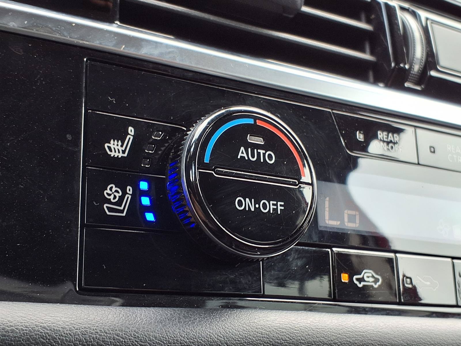 Used 2024 Nissan Pathfinder Platinum AWD/4WD image 10