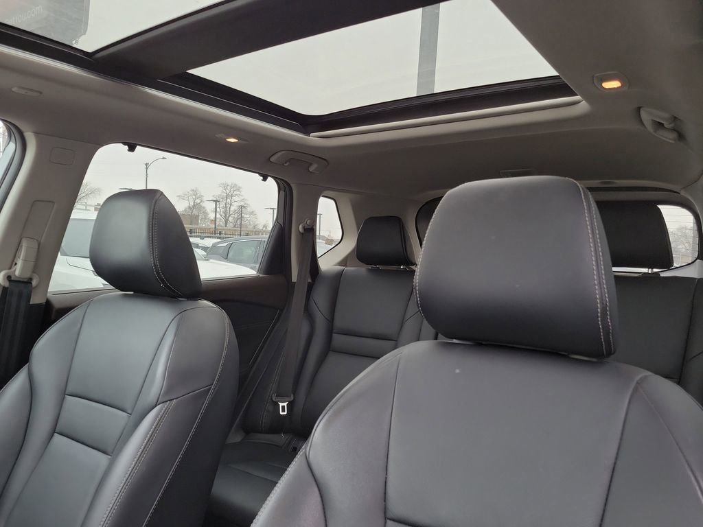 Used 2023 Nissan Rogue SL w/ SL Premium Package image 17