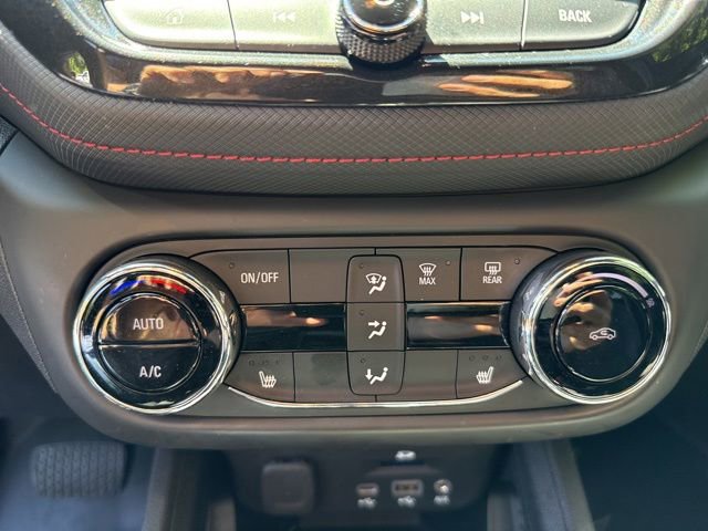 Used 2023 Chevrolet TrailBlazer RS w/ Sun and Liftgate Package FWD image 17