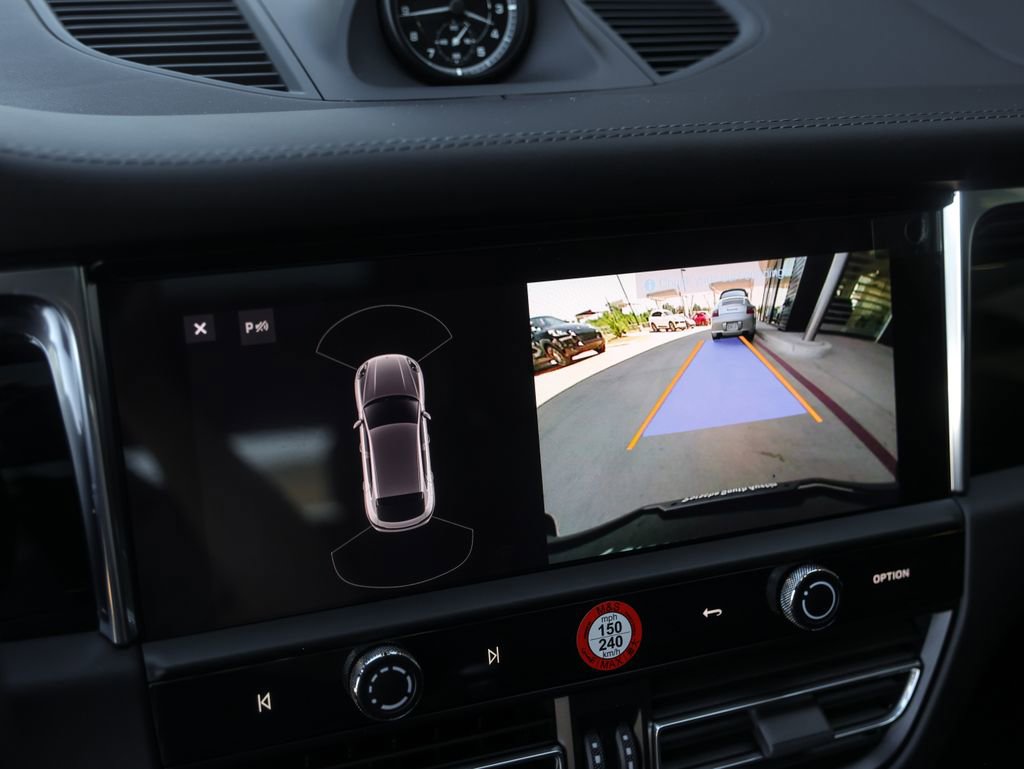 Certified 2025 Porsche Macan image 23