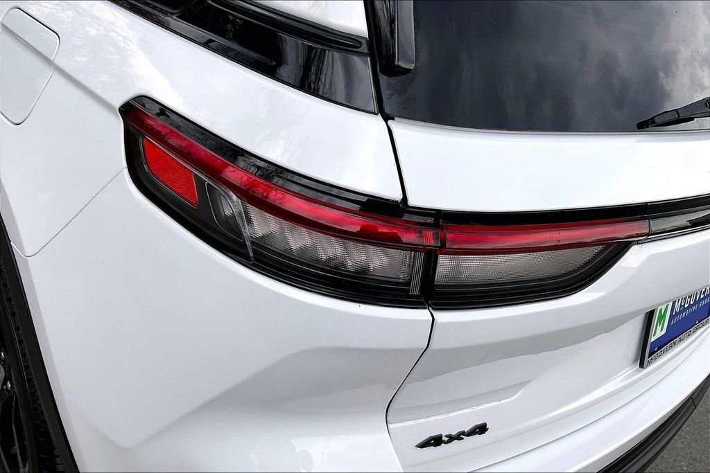 Used 2023 Jeep Grand Cherokee Altitude image 23