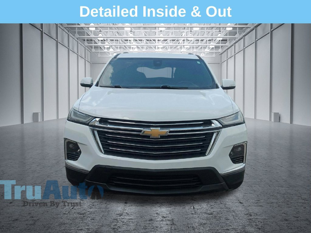 Used 2023 Chevrolet Traverse LT FWD image 2