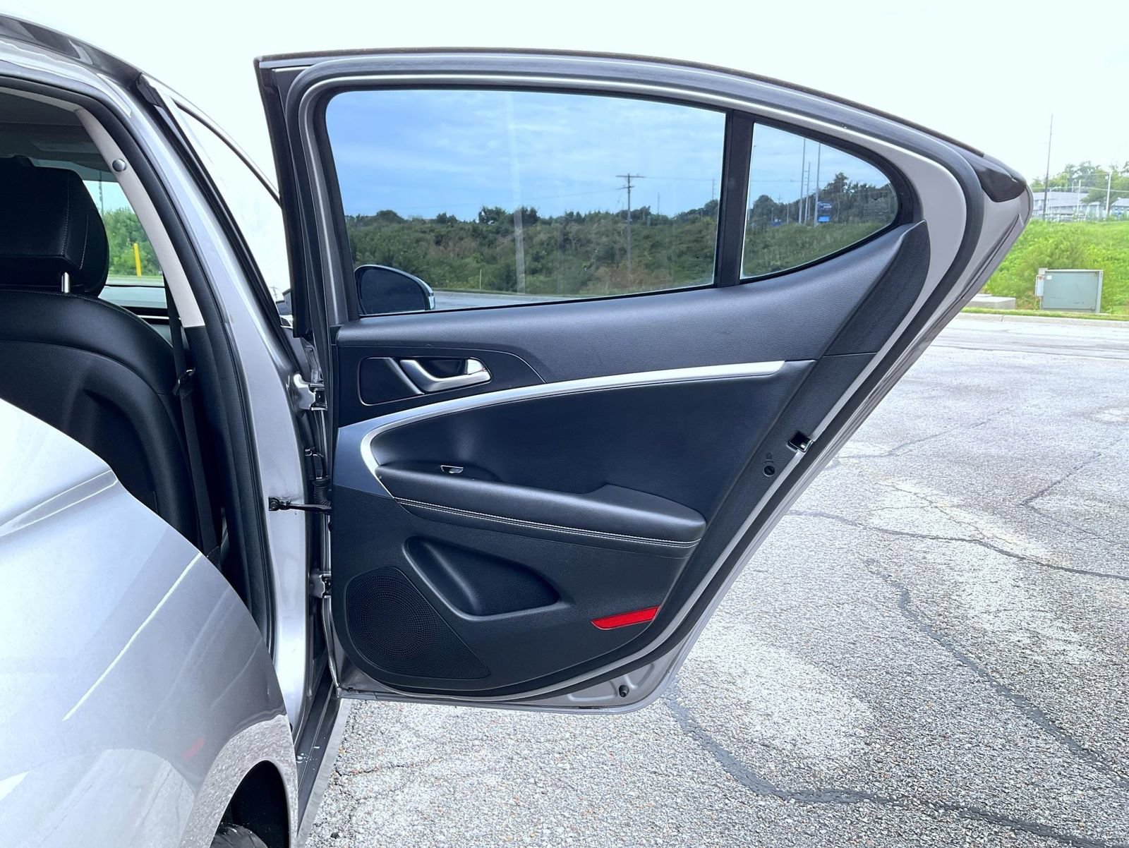 Used 2022 Genesis G70 2.0T AWD/4WD image 17
