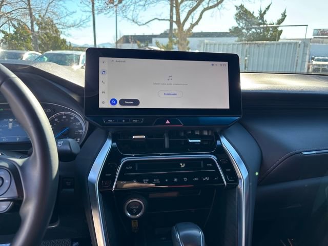 Used 2024 Toyota Venza XLE image 20