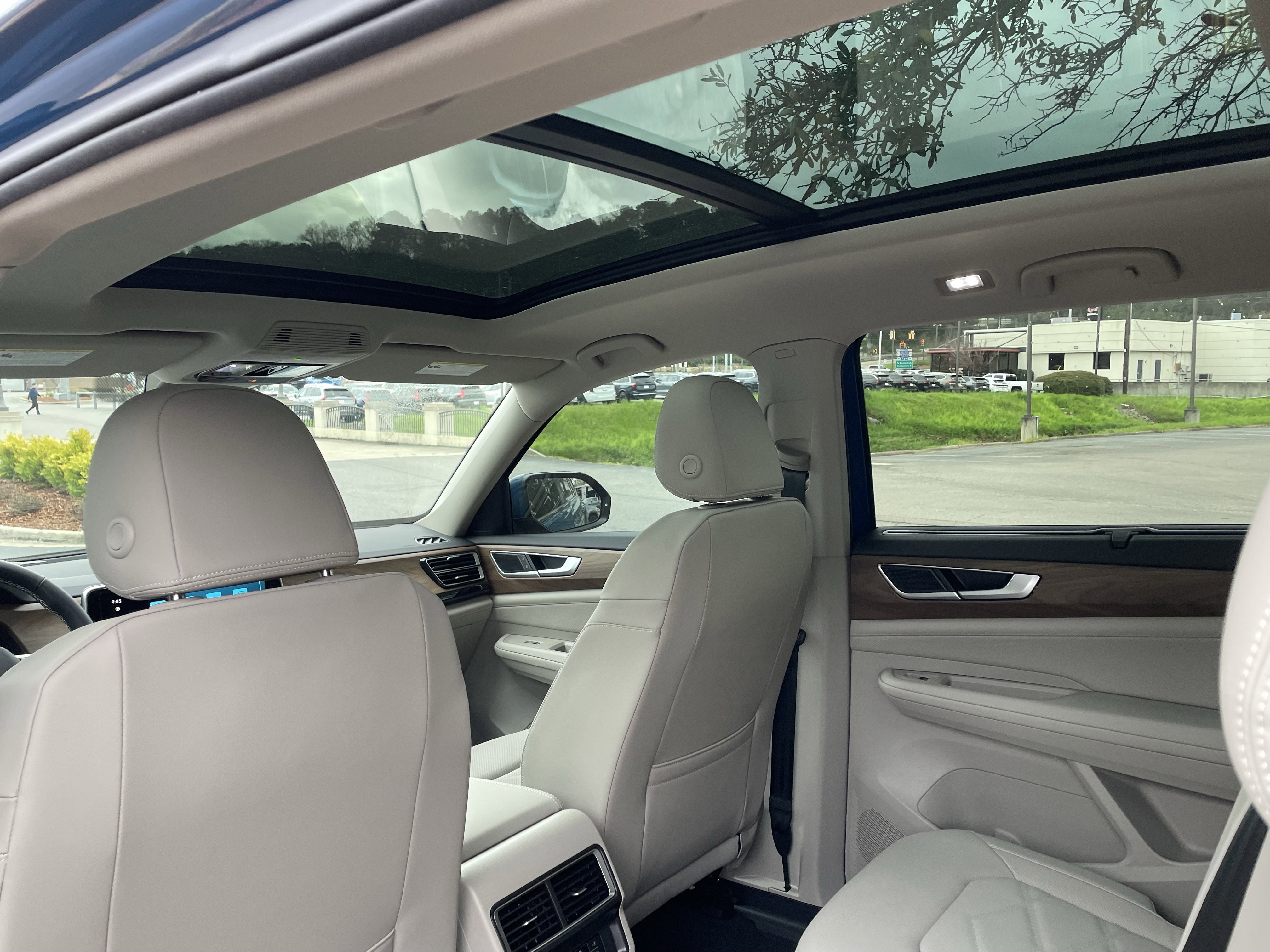 New 2026 Volkswagen Atlas SE image 13