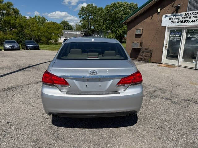 Used 2012 Toyota Avalon FWD image 4