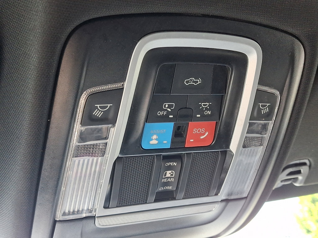 Used 2025 RAM 1500 Laramie AWD/4WD image 32