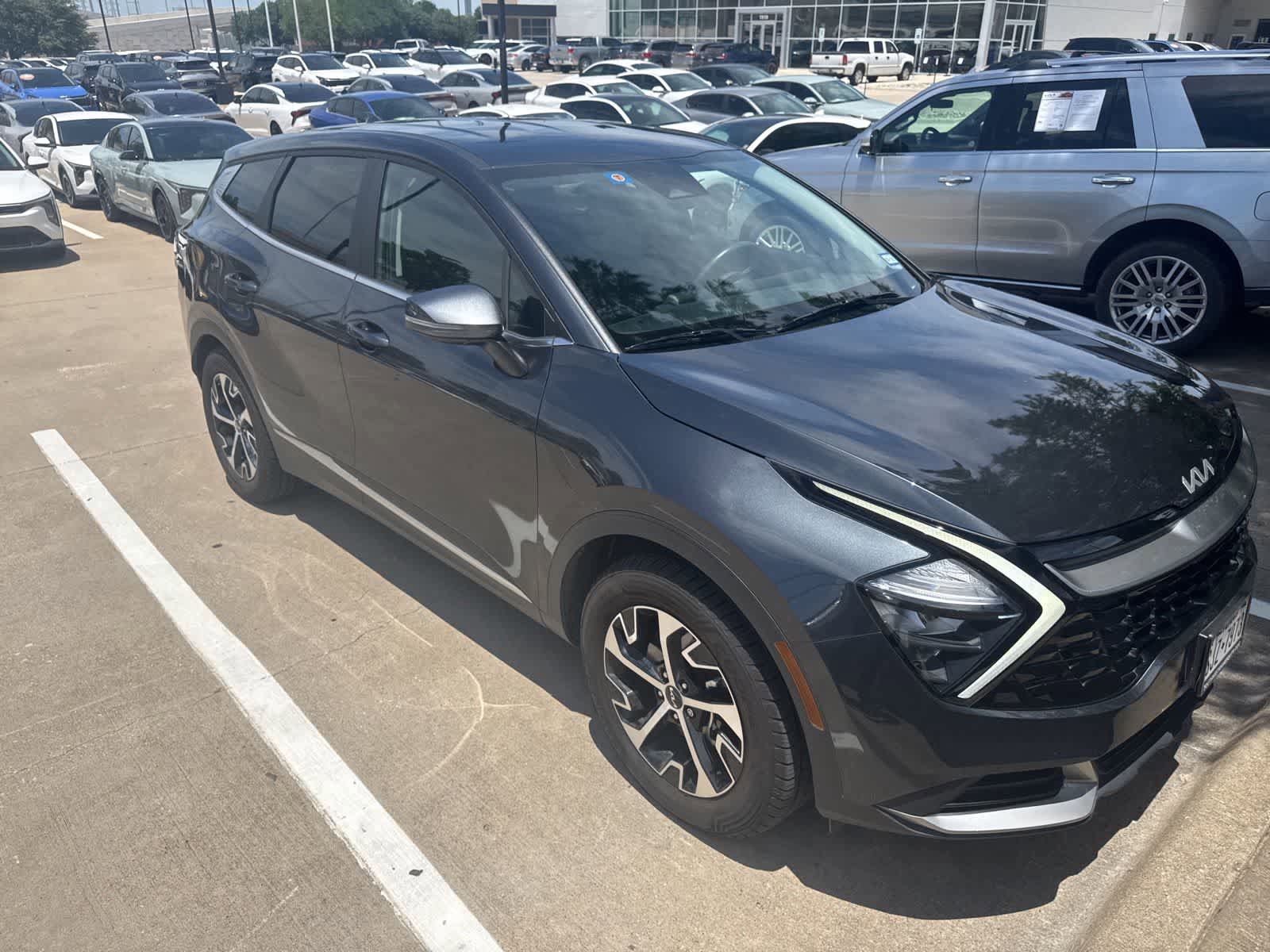 Used 2023 Kia Sportage EX FWD image 3