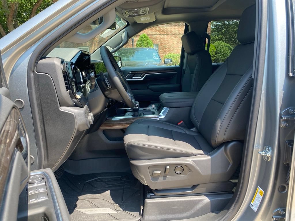 New 2026 Chevrolet Silverado 1500 RST w/ Dark Appearance Package AWD/4WD image 13
