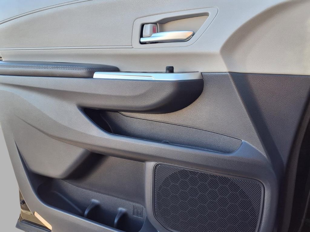 Used 2024 Toyota Sienna XLE image 21