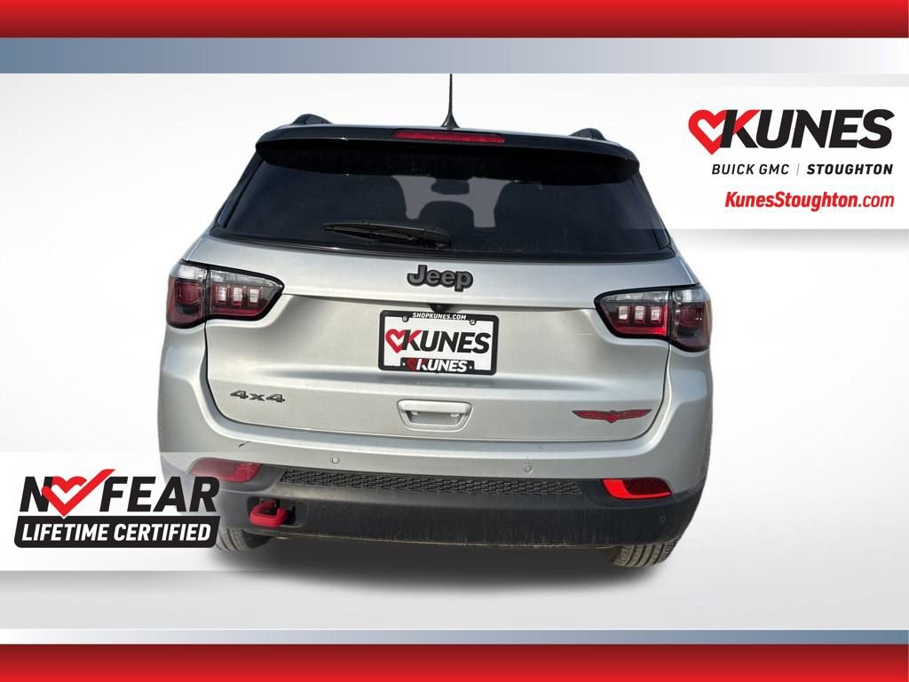 Used 2025 Jeep Compass Trailhawk AWD/4WD image 10
