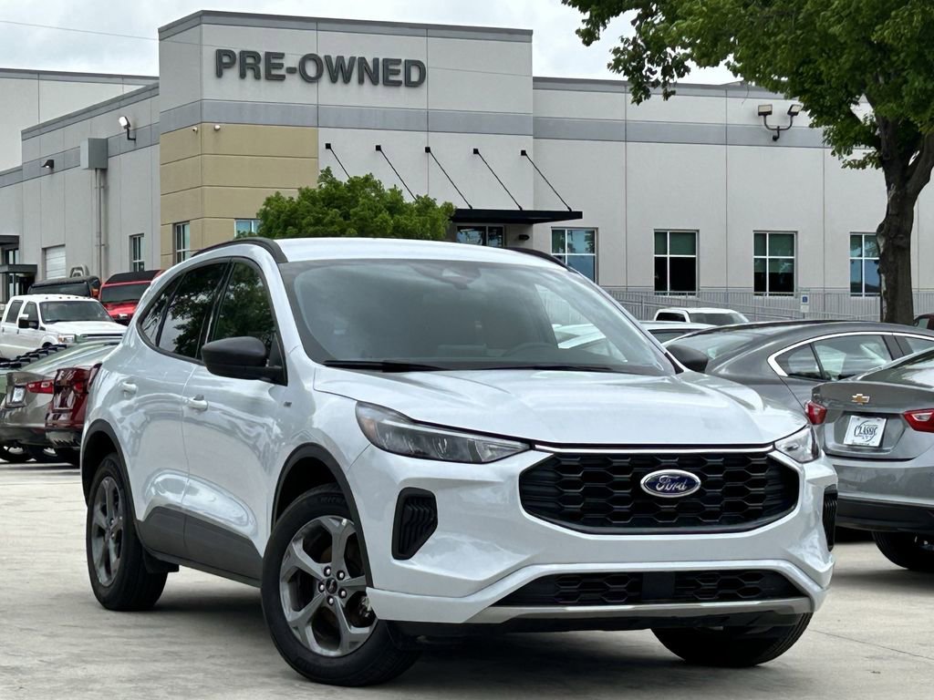 Used 2026 Ford Escape ST-Line image 2