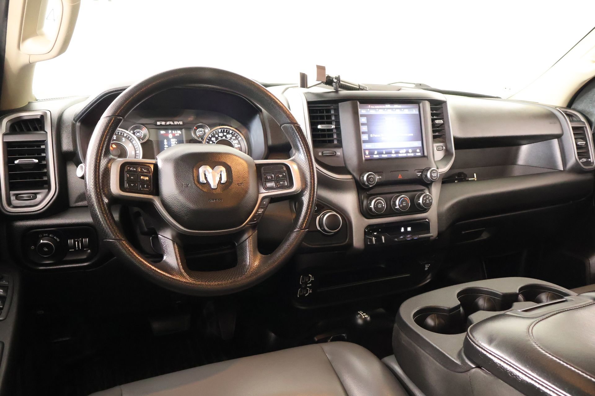 Used 2020 RAM 2500 Tradesman w/ Chrome Appearance Group AWD/4WD image 2