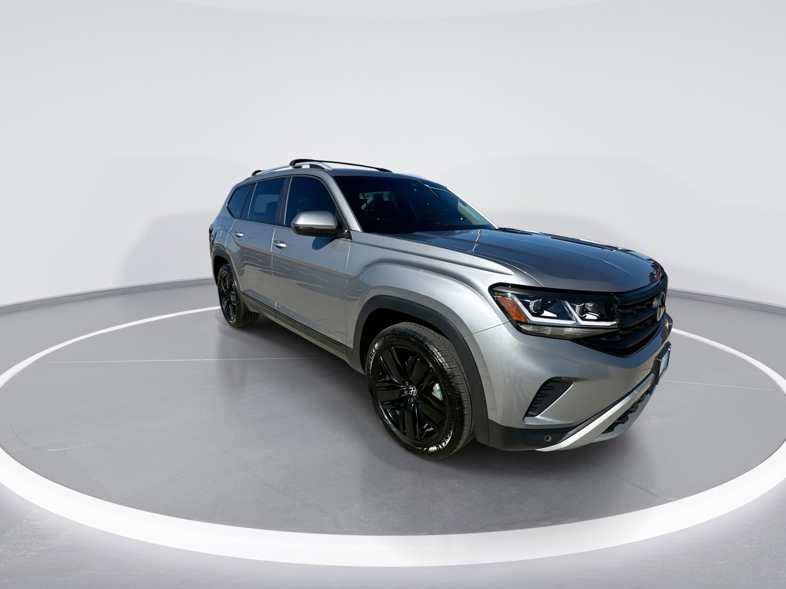 Used 2022 Volkswagen Atlas SEL image 2