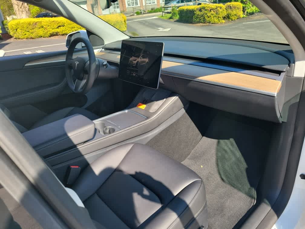 Used 2023 Tesla Model Y AWD image 29