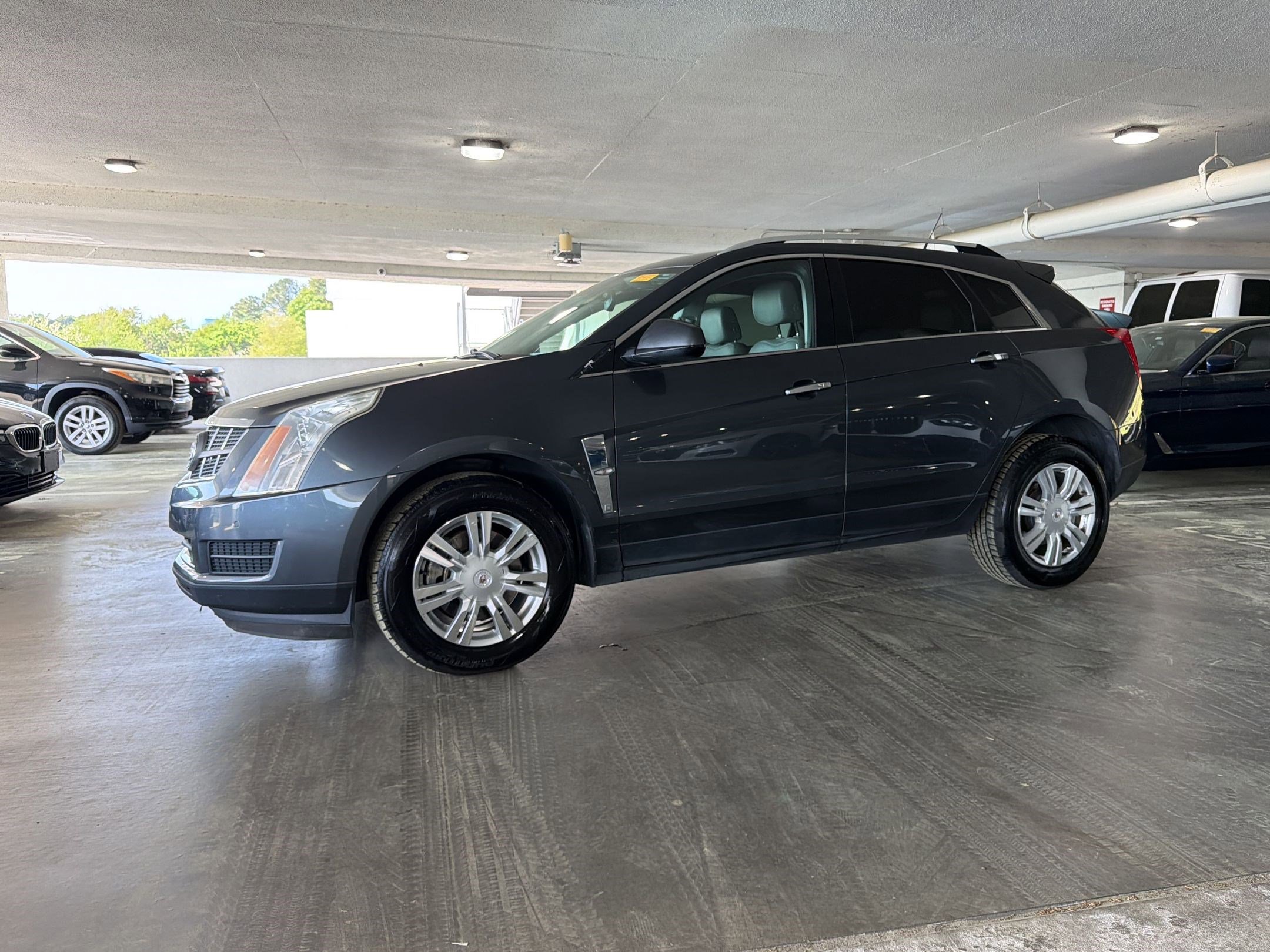 Used 2010 Cadillac SRX Luxury image 12