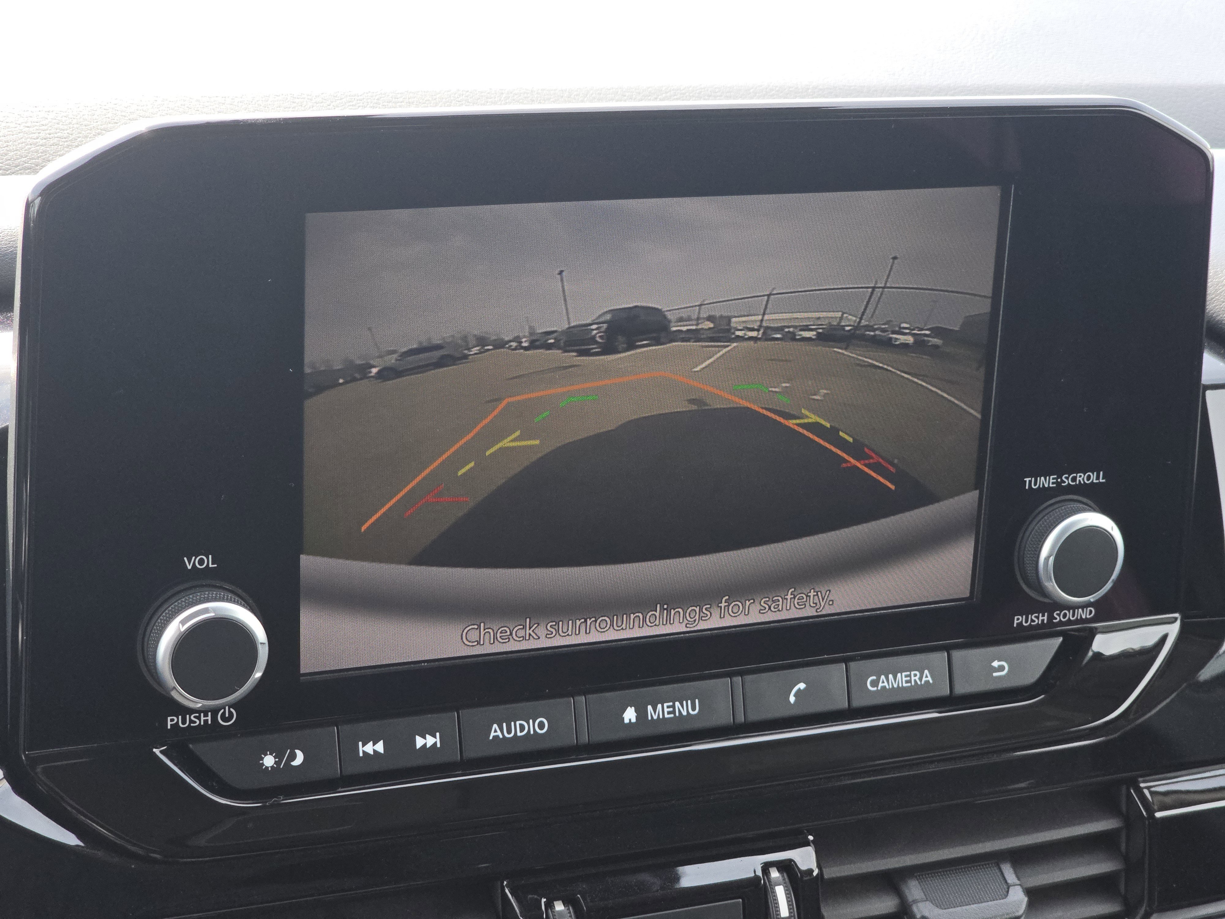 Used 2025 Nissan Pathfinder SV image 12