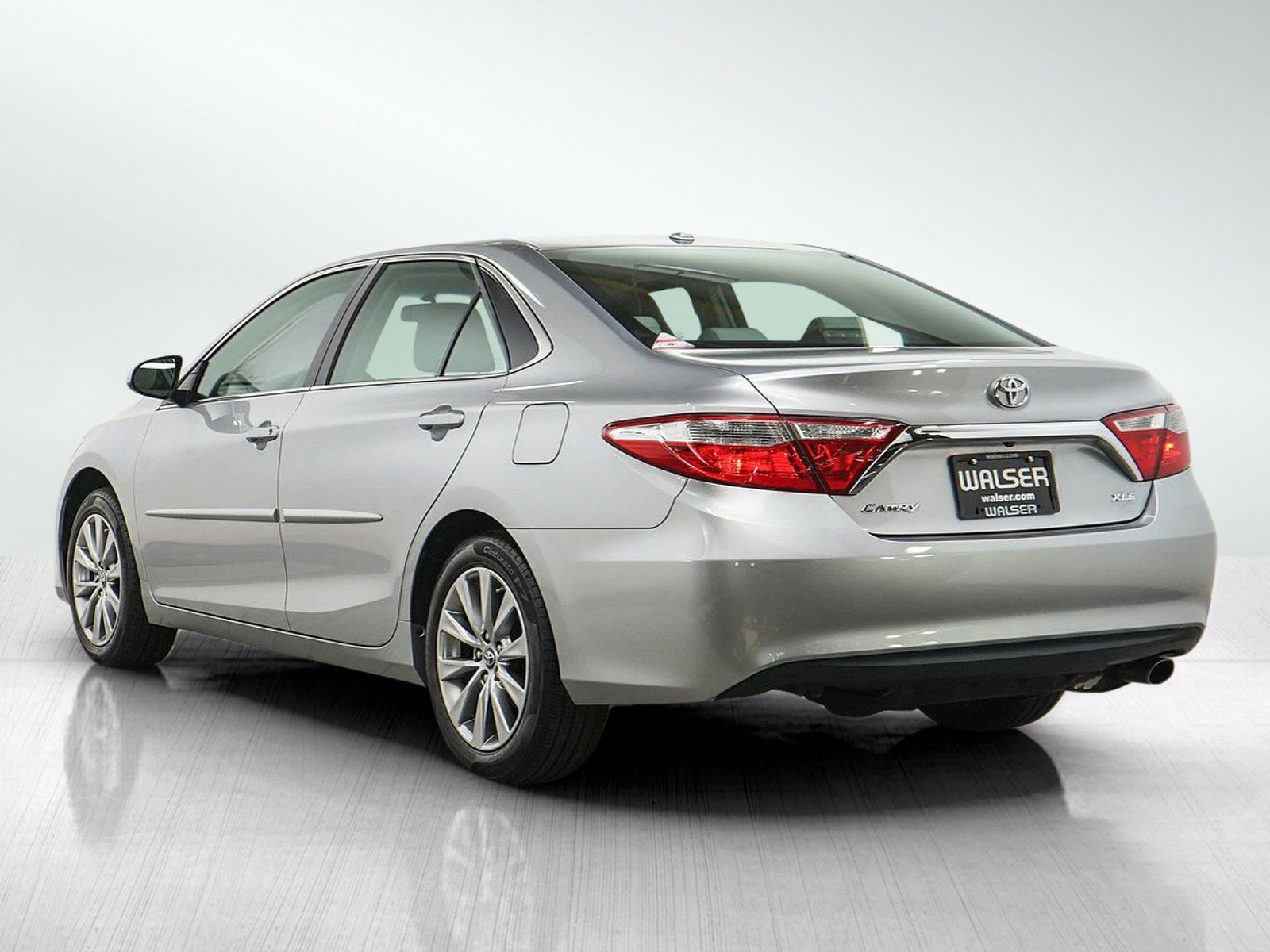 Used 2017 Toyota Camry XLE w/ Protection Package (Q2) FWD image 3