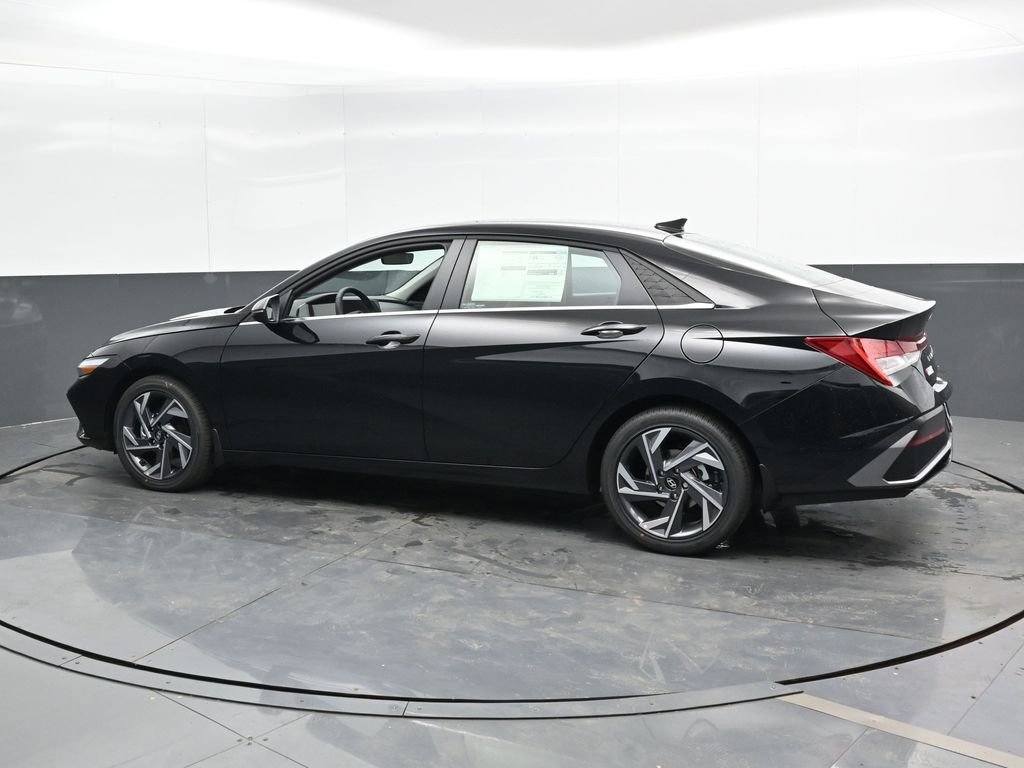Used 2025 Hyundai Elantra Limited FWD image 9