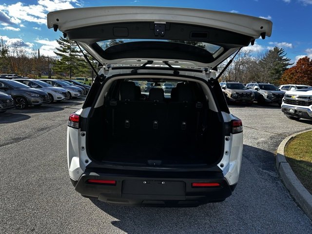 Used 2024 Nissan Pathfinder SV image 14
