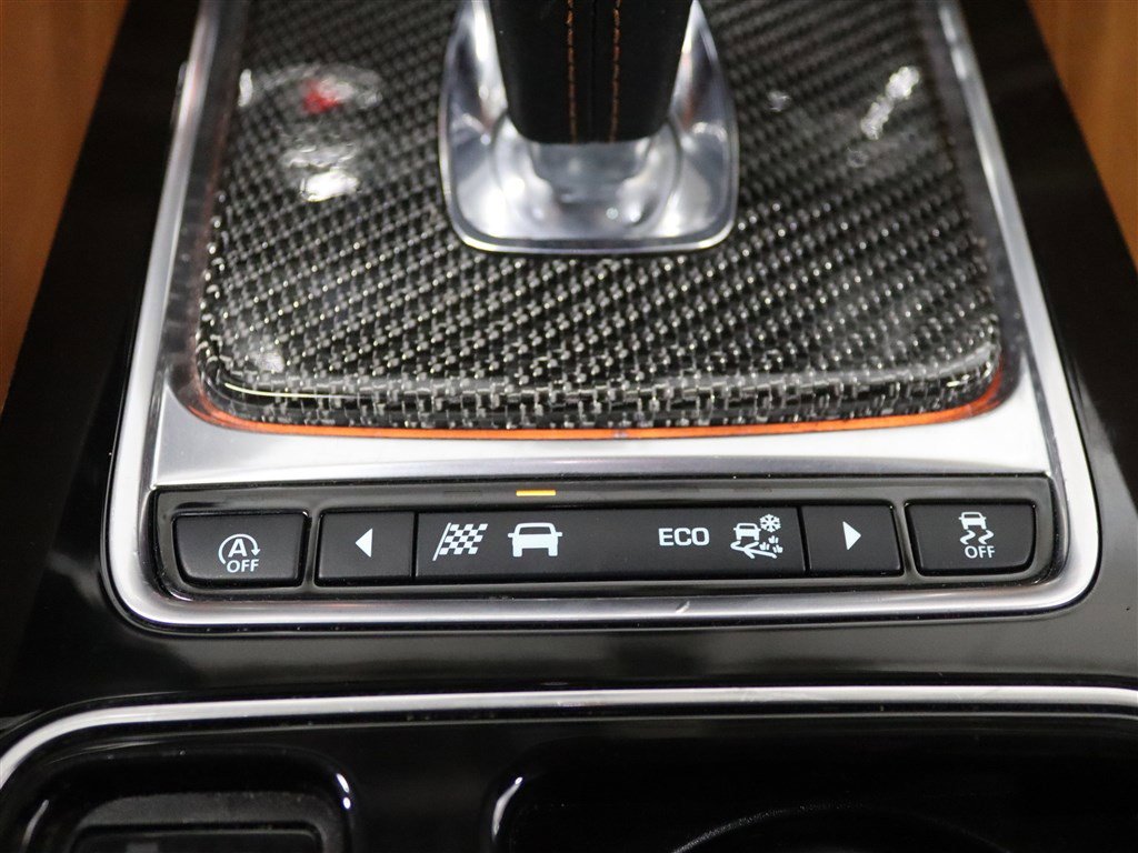 Used 2020 Jaguar F-PACE SVR image 29