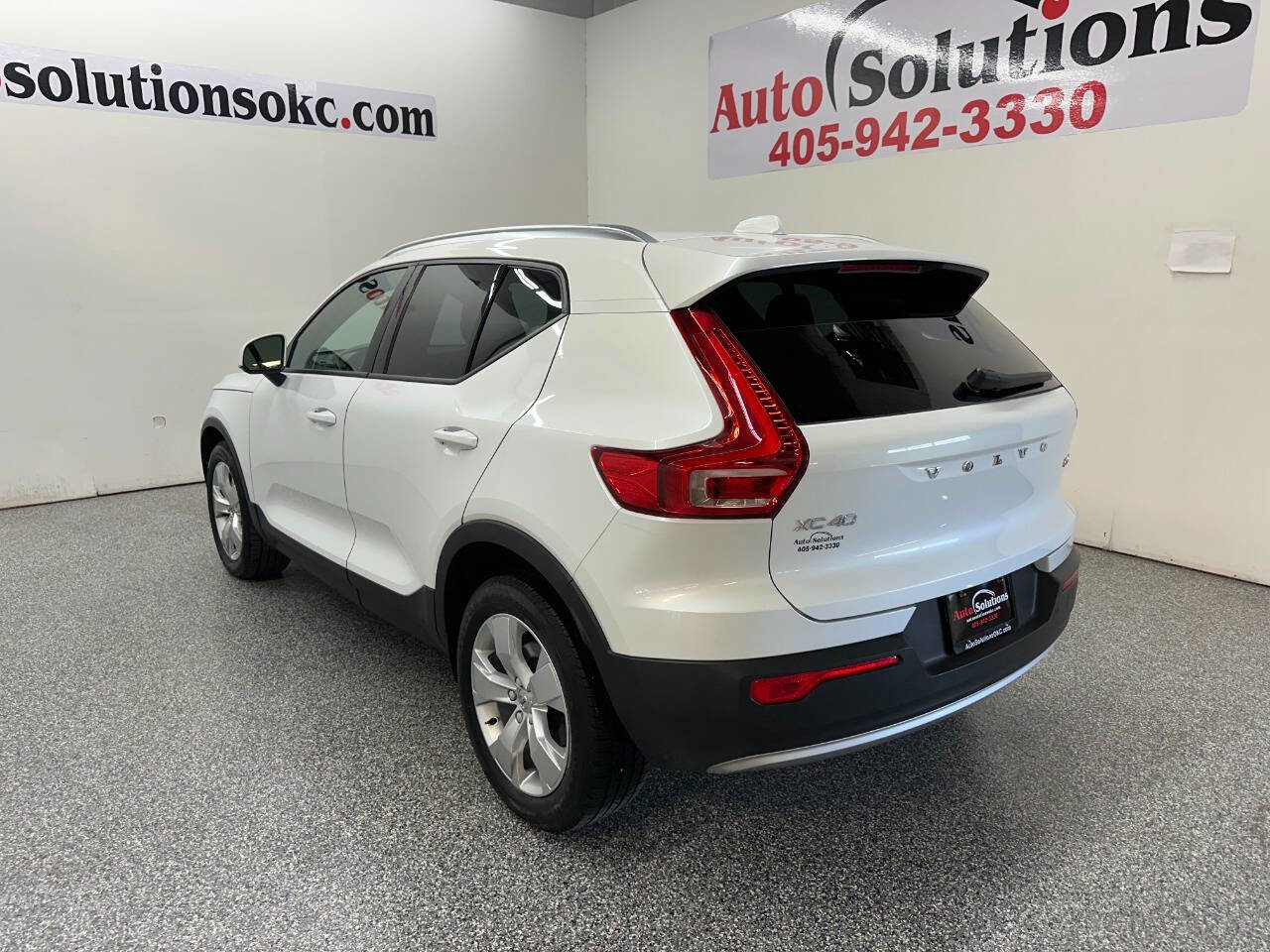 Used 2021 Volvo XC40 T5 Momentum image 5