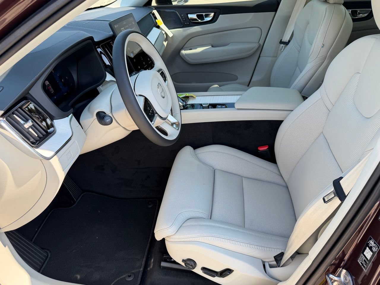 New 2027 Volvo XC60 B5 Ultra AWD/4WD image 16