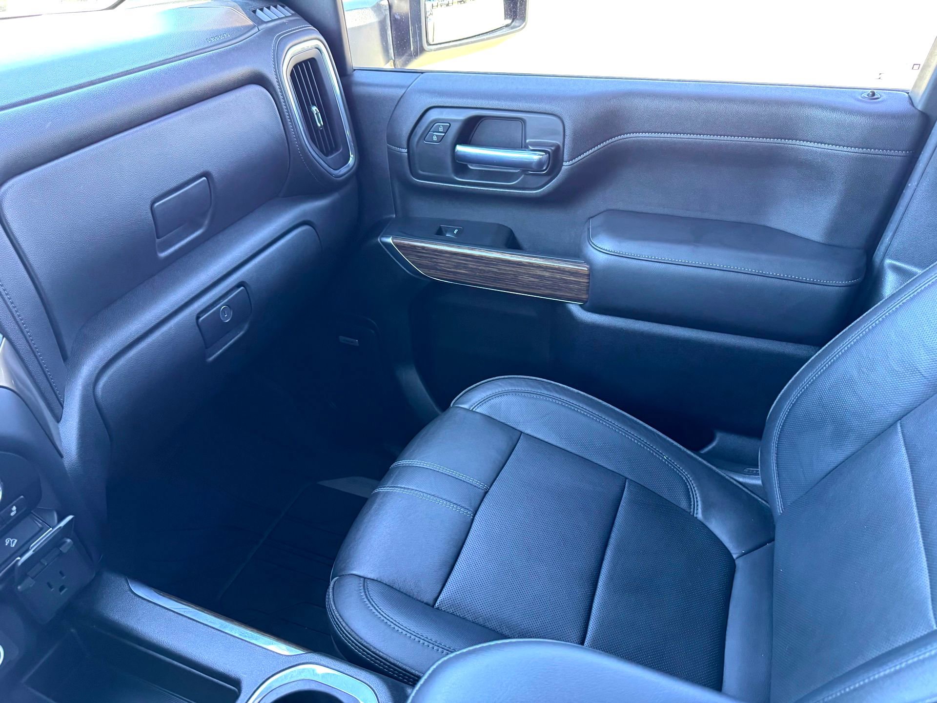 Used 2021 Chevrolet Silverado 2500 High Country w/ Z71 Off-Road Package image 34