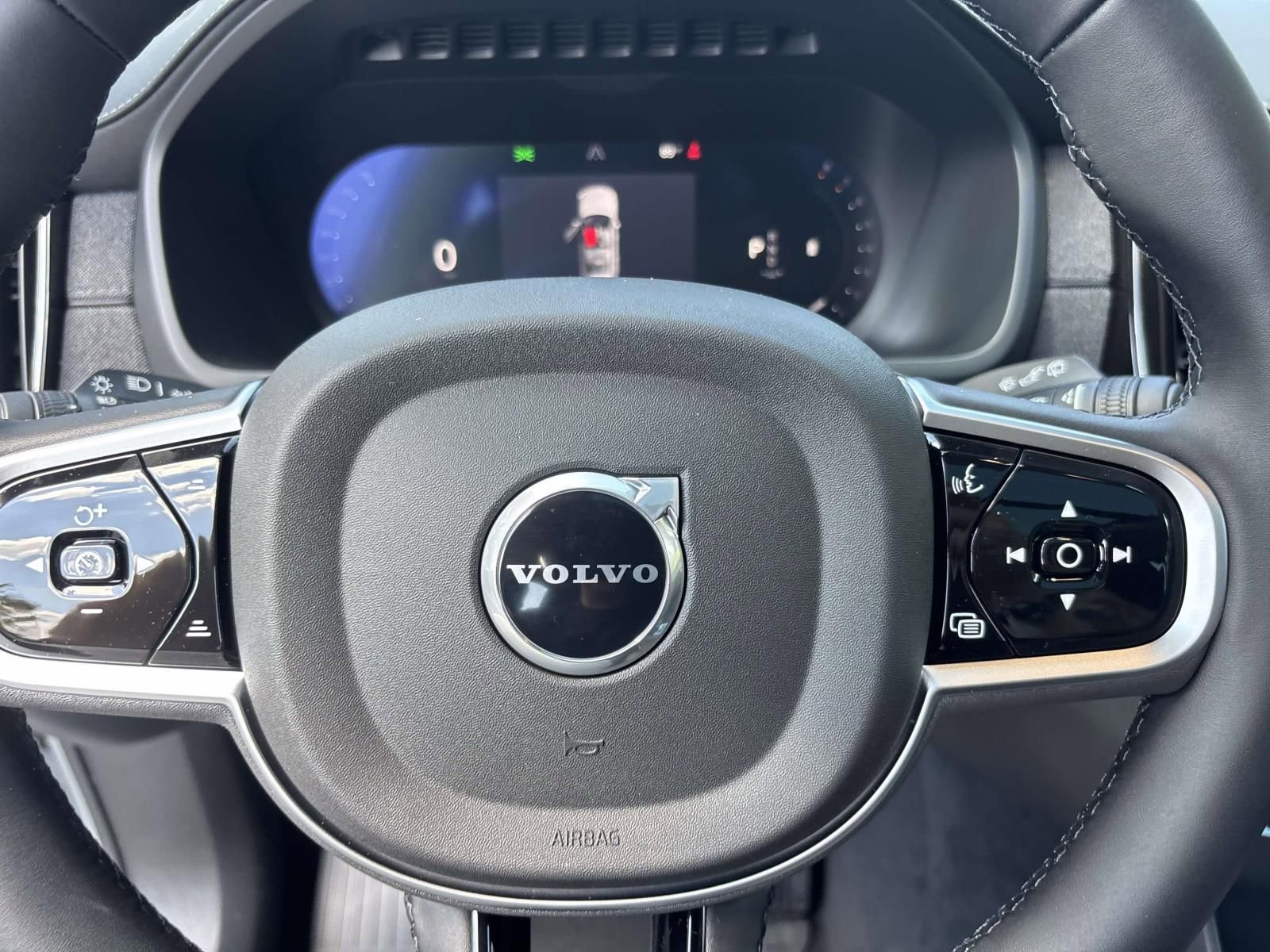 New 2026 Volvo XC90 B6 Plus w/ Protection Package Premier image 17