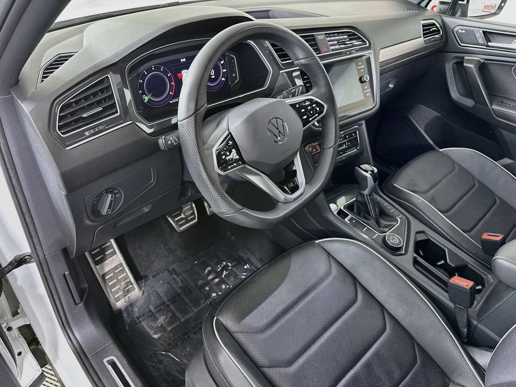 Used 2024 Volkswagen Tiguan SEL R-Line AWD/4WD image 18