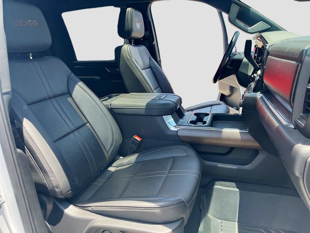 Used 2025 Chevrolet Silverado 3500 High Country w/ High Country Premium Package AWD/4WD image 32