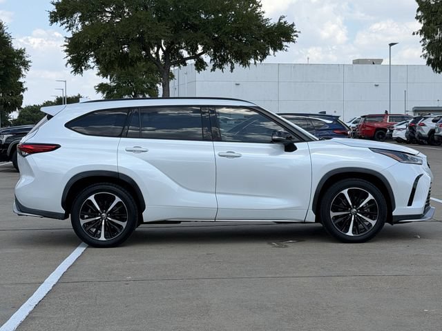 Used 2022 Toyota Highlander XSE FWD image 3