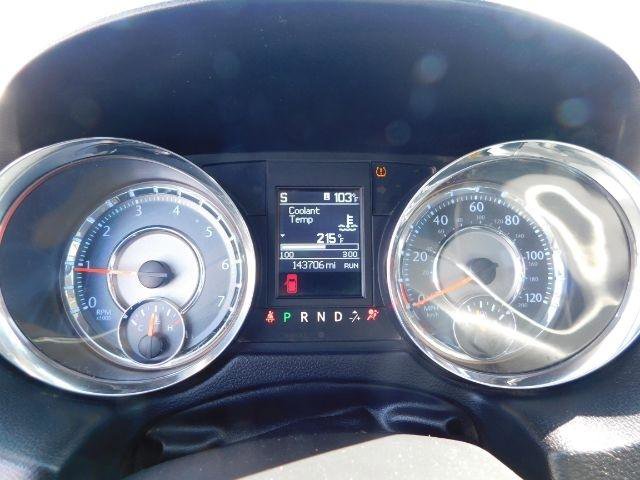 Used 2014 Chrysler Town & Country Touring FWD image 16