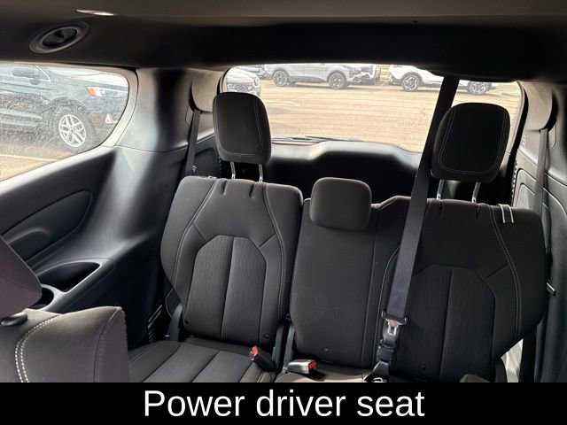 Used 2021 Chrysler Pacifica Touring w/ Uconnect Theater Family Group image 17