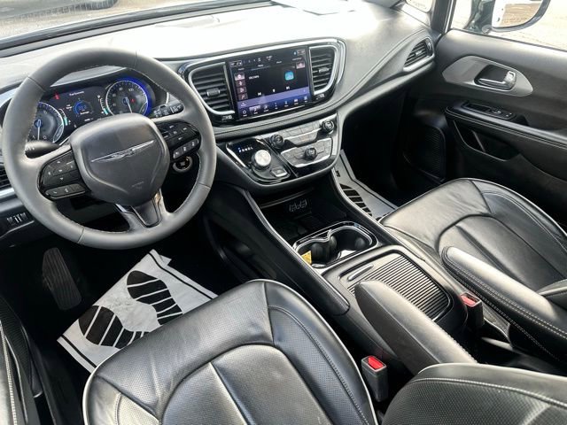 Used 2025 Chrysler Pacifica Limited FWD image 25