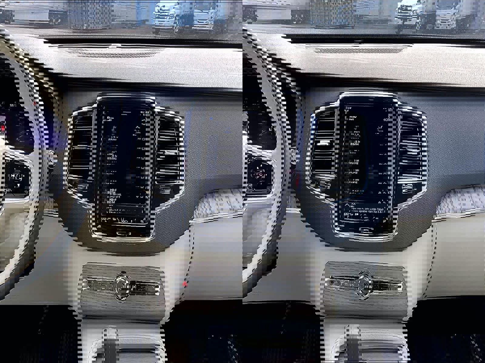 Used 2023 Volvo XC90 T8 Plus w/ Protection Package Premier image 9