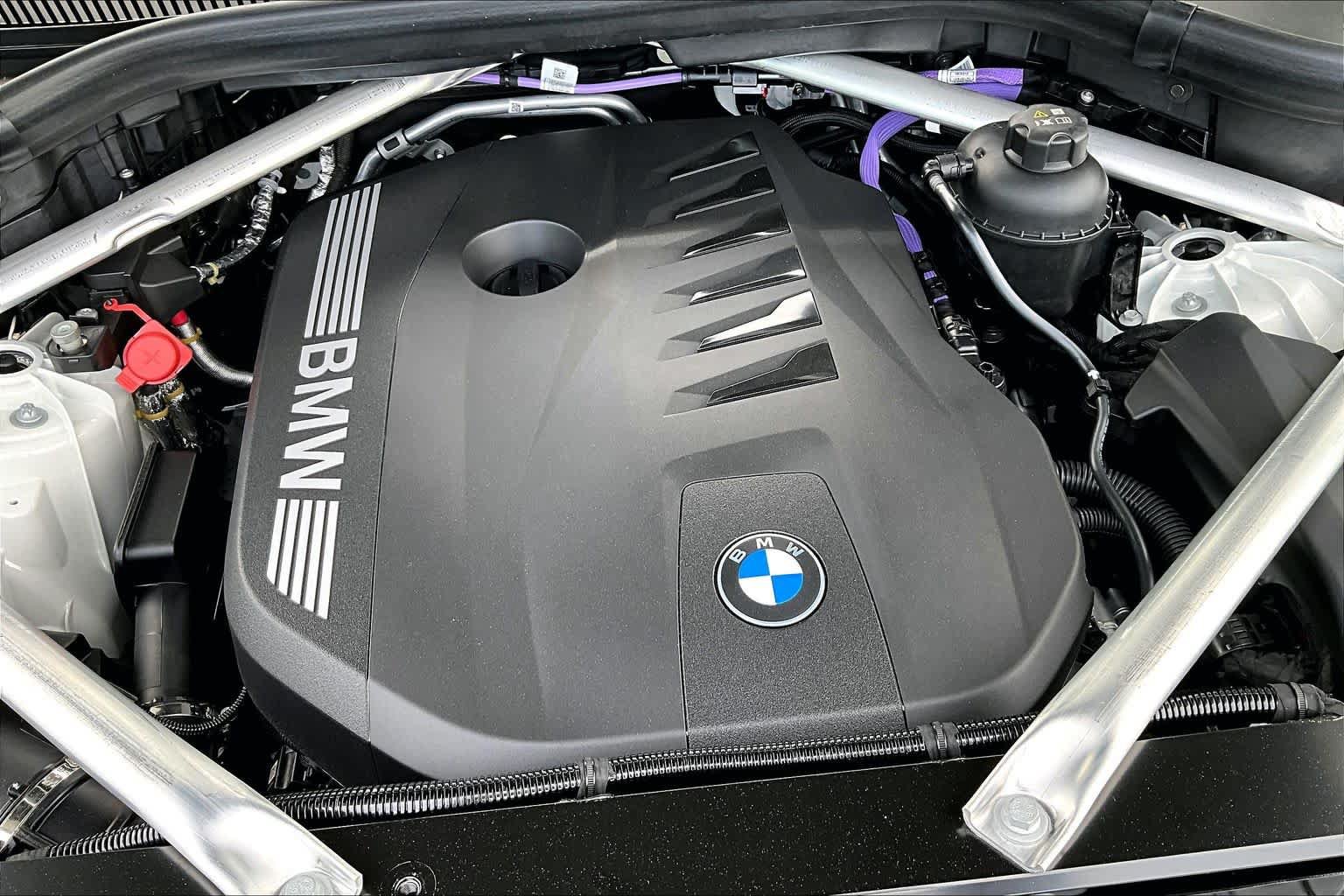 New 2026 BMW X5 xDrive40i w/ M Sport Package AWD/4WD image 17