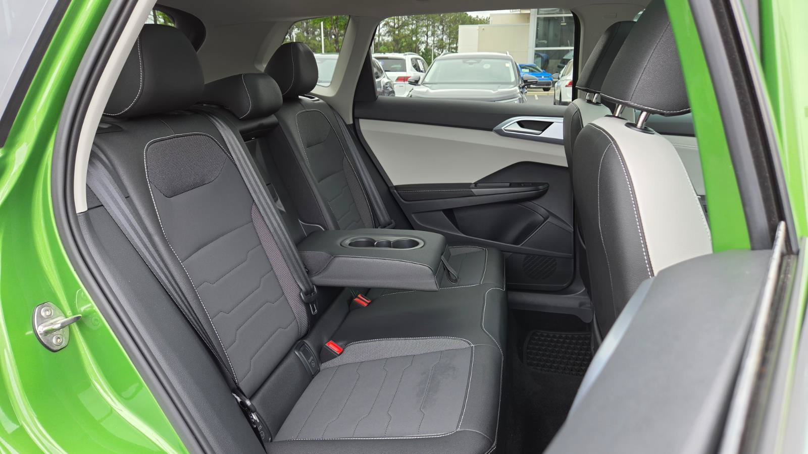 Certified 2025 Volkswagen Taos SE w/ Panoramic Sunroof Package FWD image 51