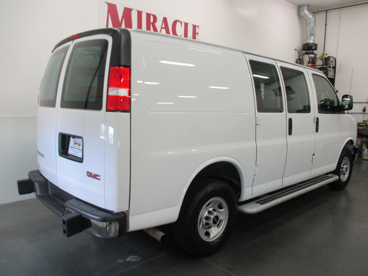 Used 2024 GMC Savana 2500 w/ Driver Convenience Package image 7