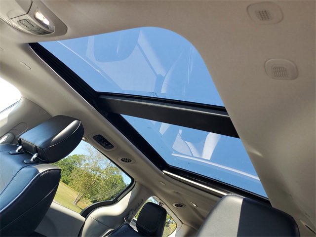 Used 2023 Chrysler Pacifica Limited image 10