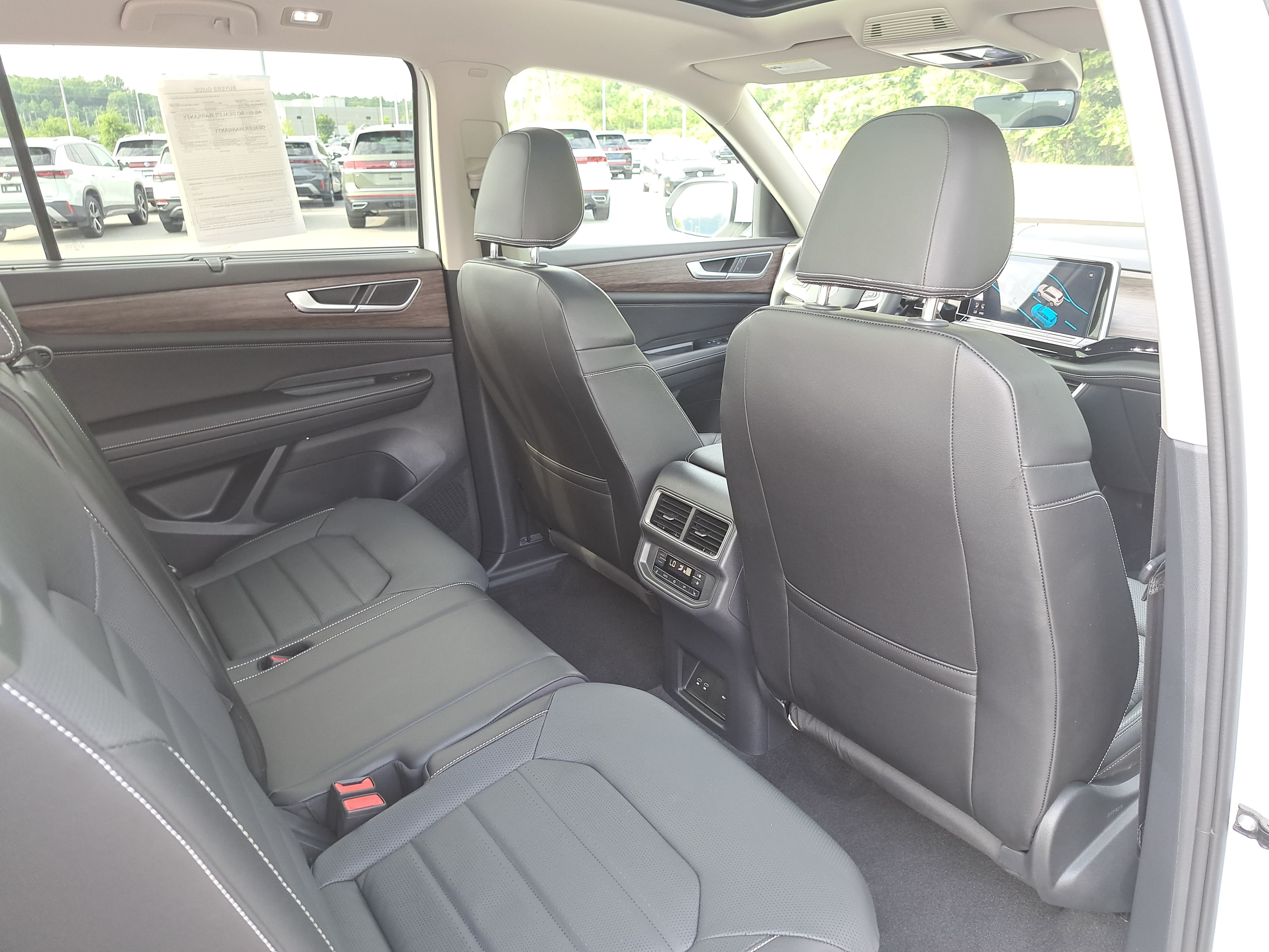 Used 2024 Volkswagen Atlas SEL AWD/4WD image 11