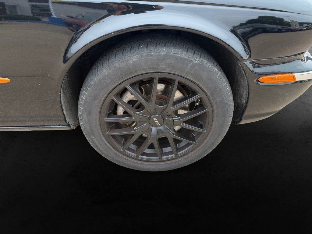 Used 2004 Jaguar XJ8 RWD image 11