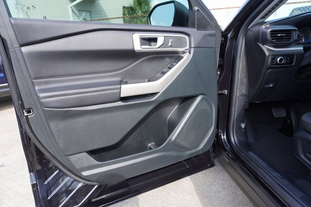 Used 2024 Ford Explorer XLT image 8