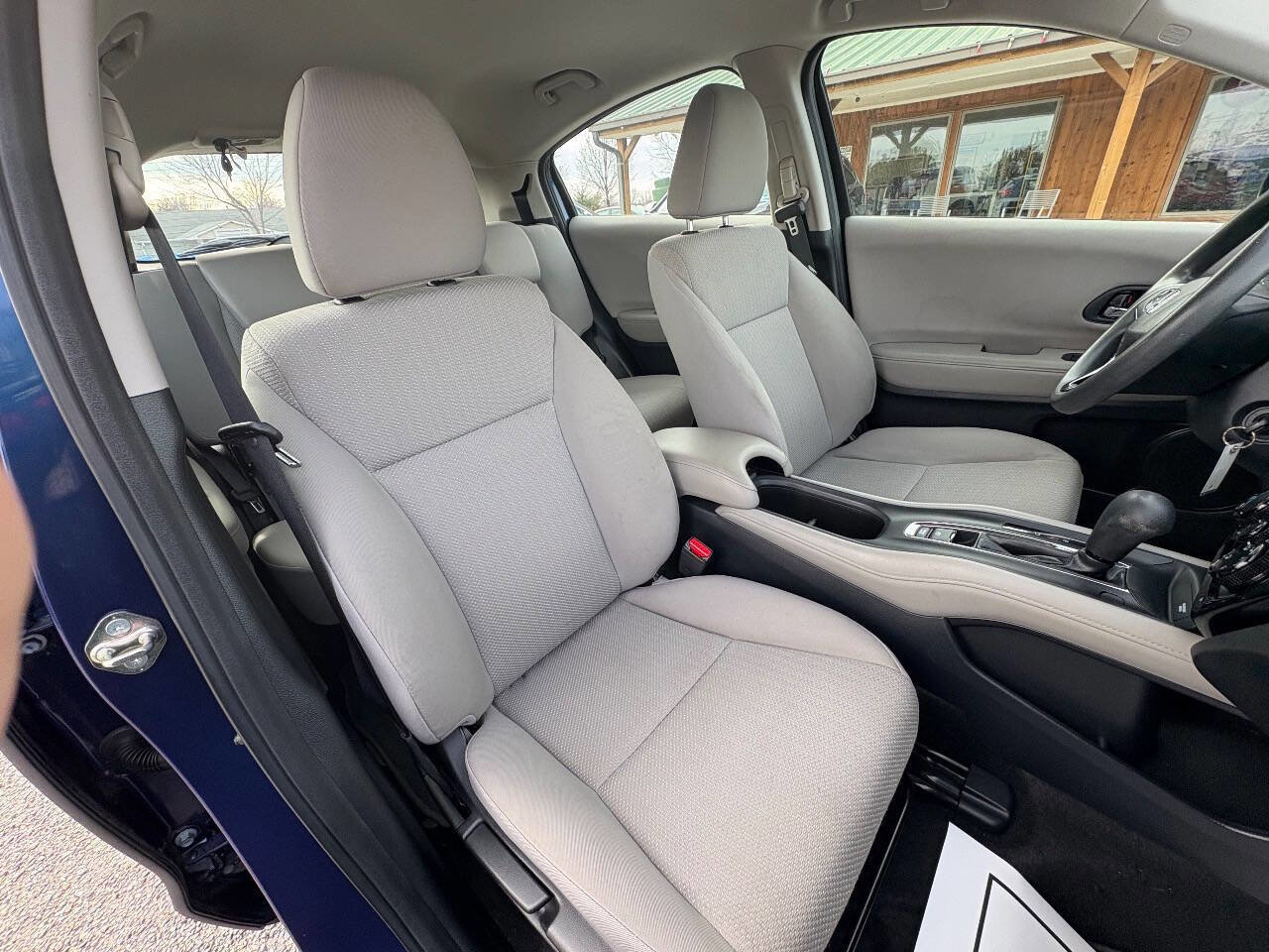 Used 2017 Honda HR-V LX image 45