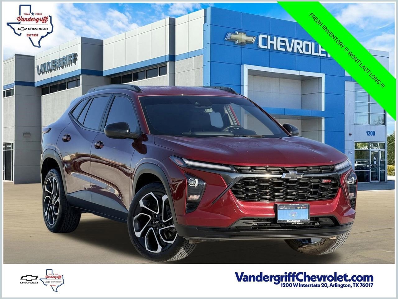 Used 2024 Chevrolet Trax RS FWD image 1
