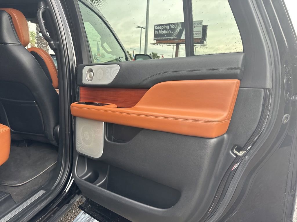 Used 2020 Lincoln Navigator L Reserve w/ Equipment Group 208A Reserve AWD/4WD image 24