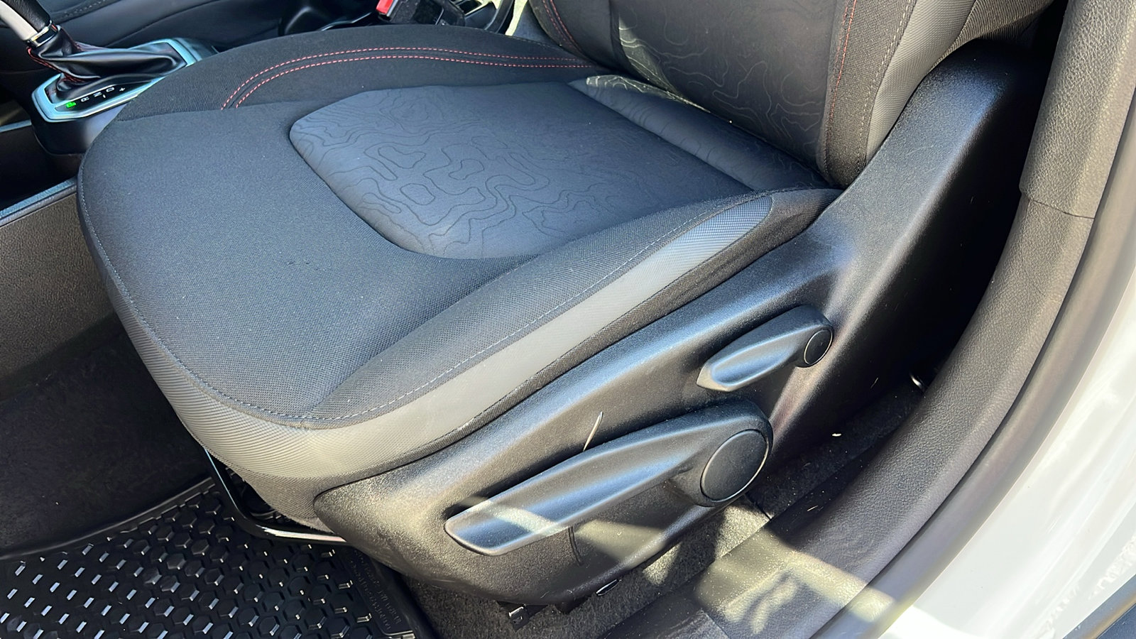 Used 2023 Jeep Renegade Trailhawk image 17