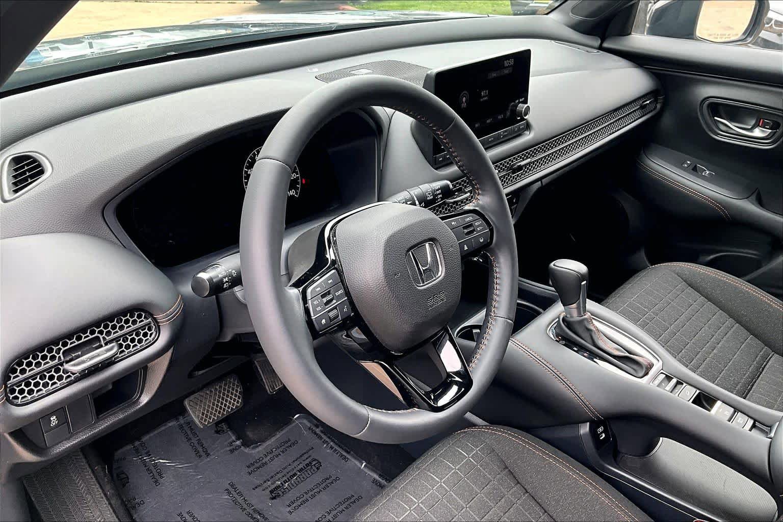 Used 2025 Honda HR-V Sport image 17